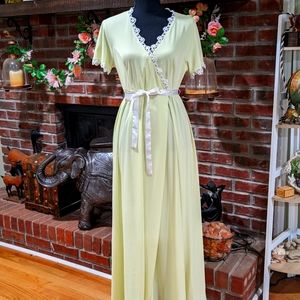 Vintage Vanity Fair double-layer Robe/dress, size 14.